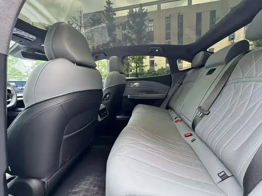 Geely Galaxy E8 Galaxy E8 2025 700km Long-distance Intelligent Driving Edition 2025 — миниатюра 2