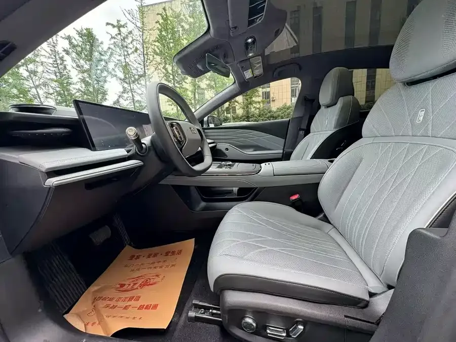 Geely Galaxy E8 Galaxy E8 2025 700km Long-distance Intelligent Driving Edition 2025 — миниатюра 4