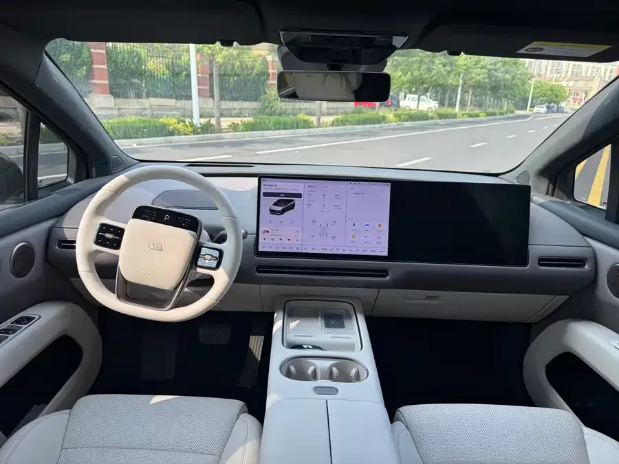 Li Auto i6 Li Auto i6 2025 AWD Standard Edition 2026 — миниатюра 2