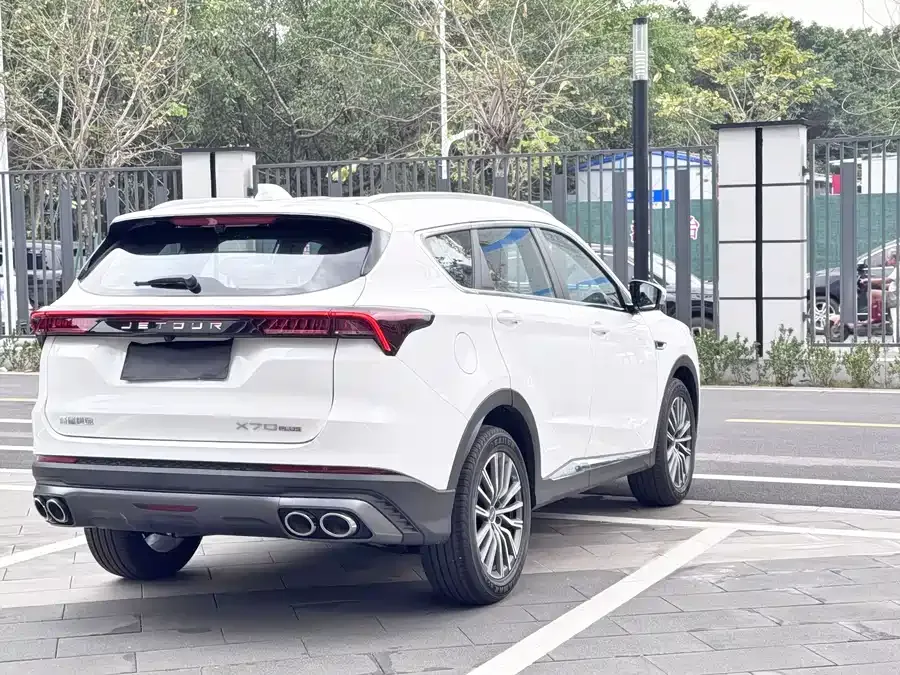Jetour X70 Plus JETOUR X70 PLUS 2025 Champion Edition 1.5T DCT Champion PRO 7 Seaters 2026 — миниатюра 3