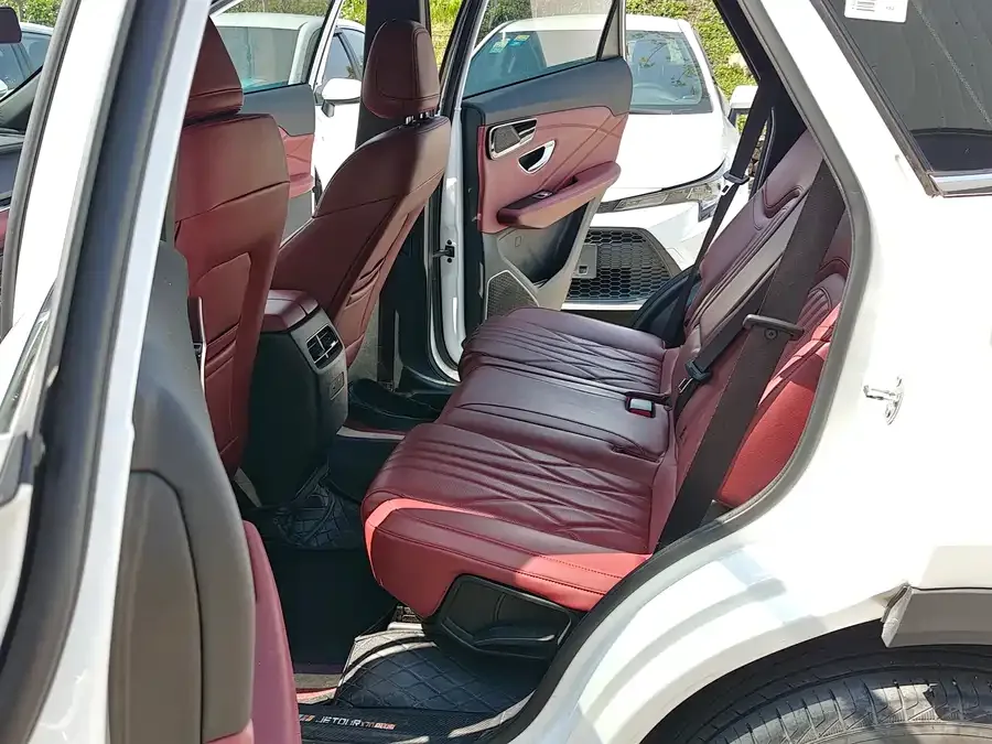 Jetour X70 Plus Jetour X70 PLUS 2025 1.5T Luxury Edition 7-seater 2025 — миниатюра 3
