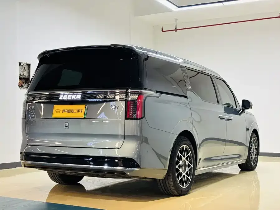 Zeekr 009 Zeekr 009 2024 seven-seat aisle version four-wheel drive 108kWh 2024 — миниатюра 3