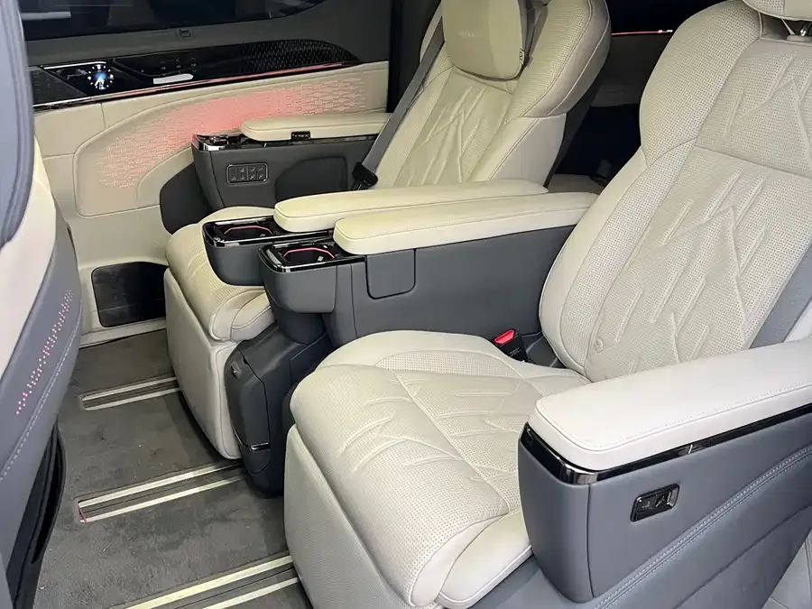 Zeekr 009 Zeekr 009 2024 six-seat executive version four-wheel drive 108kWh 2025 — миниатюра 2