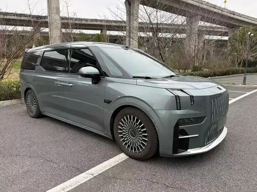Zeekr 009 Zeekr 009 2024 six-seat executive version four-wheel drive 108kWh 2025 — миниатюра 5