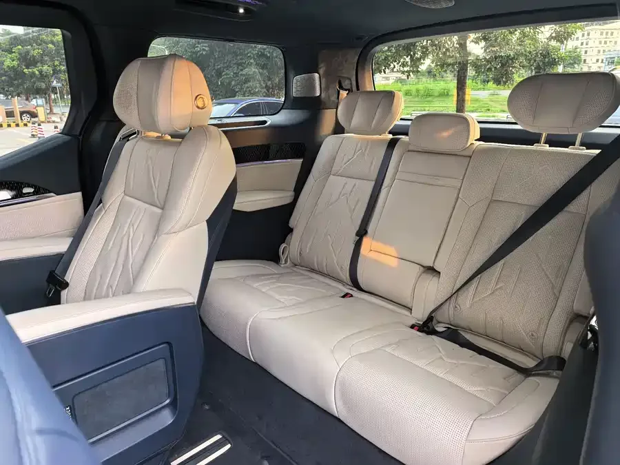 Zeekr 009 Zeekr 009 2024 seven-seat aisle version four-wheel drive 108kWh 2025 — миниатюра 3