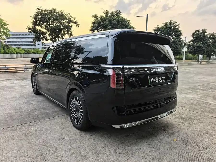 Zeekr 009 Zeekr 009 2024 seven-seat aisle version four-wheel drive 108kWh 2025 — миниатюра 5