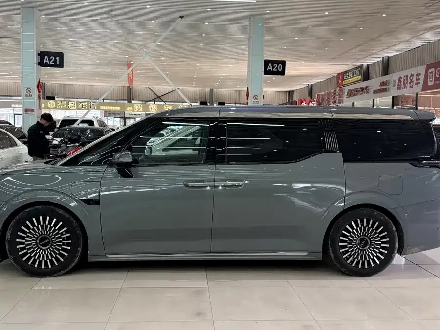 Zeekr 009 Zeekr 009 2024 seven-seat aisle version four-wheel drive 108kWh 2025 — миниатюра 4