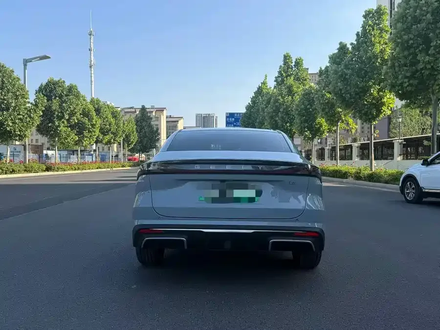 Geely Galaxy L6 Galaxy L6 2025 EM-i 140km Exploration+ Edition 2025 — миниатюра 3