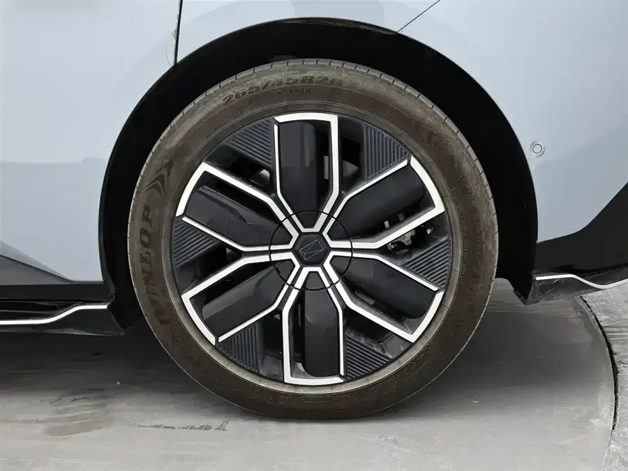 Avatr 12 Avita 12 2023 650 Triple Laser 4WD Performance Edition 2023 — миниатюра 3