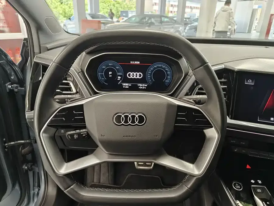 Audi Q4 e-tron 2024 40 e-tron Creative Edition 2024 — миниатюра 4