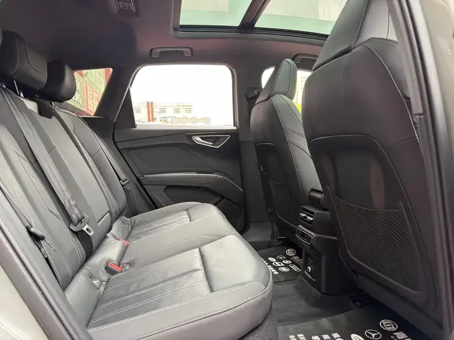 Audi Q4 e-tron 2023 40 e-tron Creative Edition 2023 — миниатюра 3