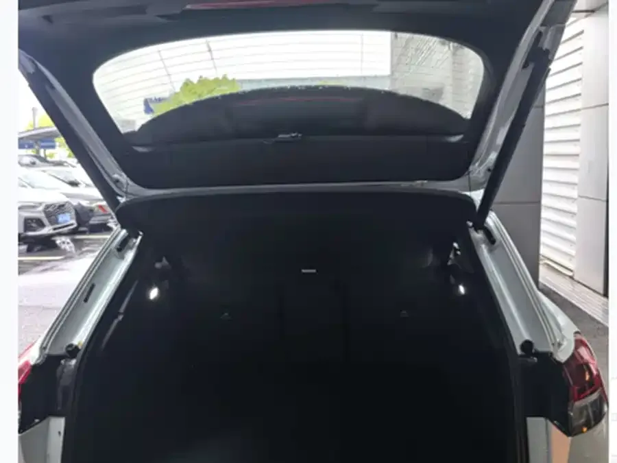 Audi Q4 e-tron 2022 40 e-tron Creative Edition 2022 — миниатюра 3