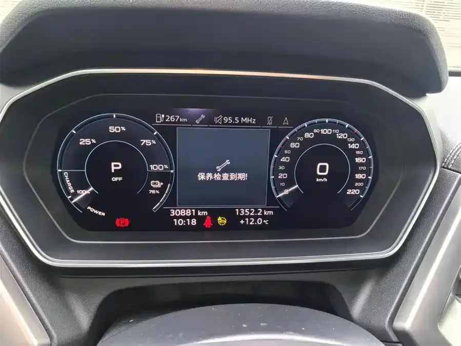 Audi Q4 e-tron 2022 40 e-tron Creative Edition 2022 — миниатюра 5