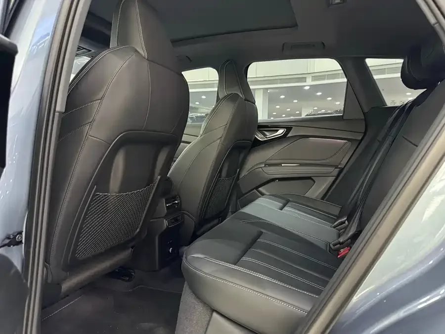 Audi Q4 e-tron 2024 40 e-tron Creative Edition 2025 — миниатюра 3