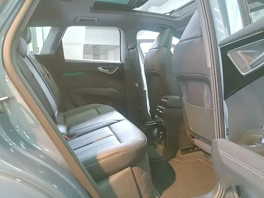 Audi Q4 e-tron 2024 40 e-tron Creative Edition 2025 — миниатюра 5