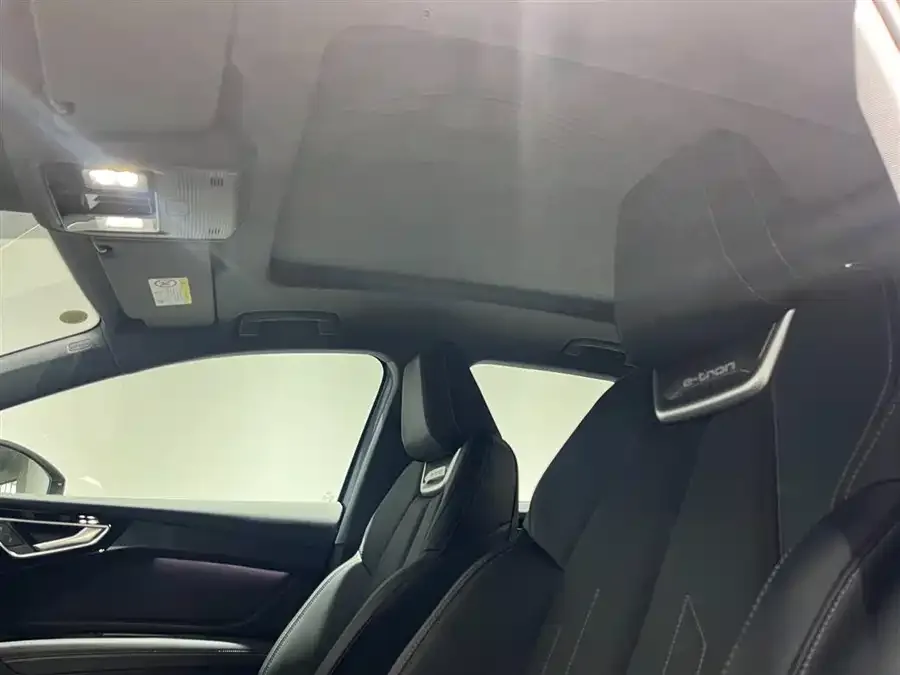 Audi Q4 e-tron 2024 40 e-tron Creative Edition 2025 — миниатюра 4
