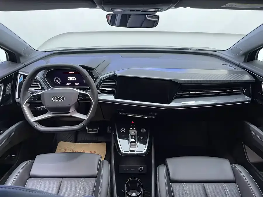 Audi Q4 e-tron 2024 40 e-tron Creative Edition 2025 — миниатюра 3
