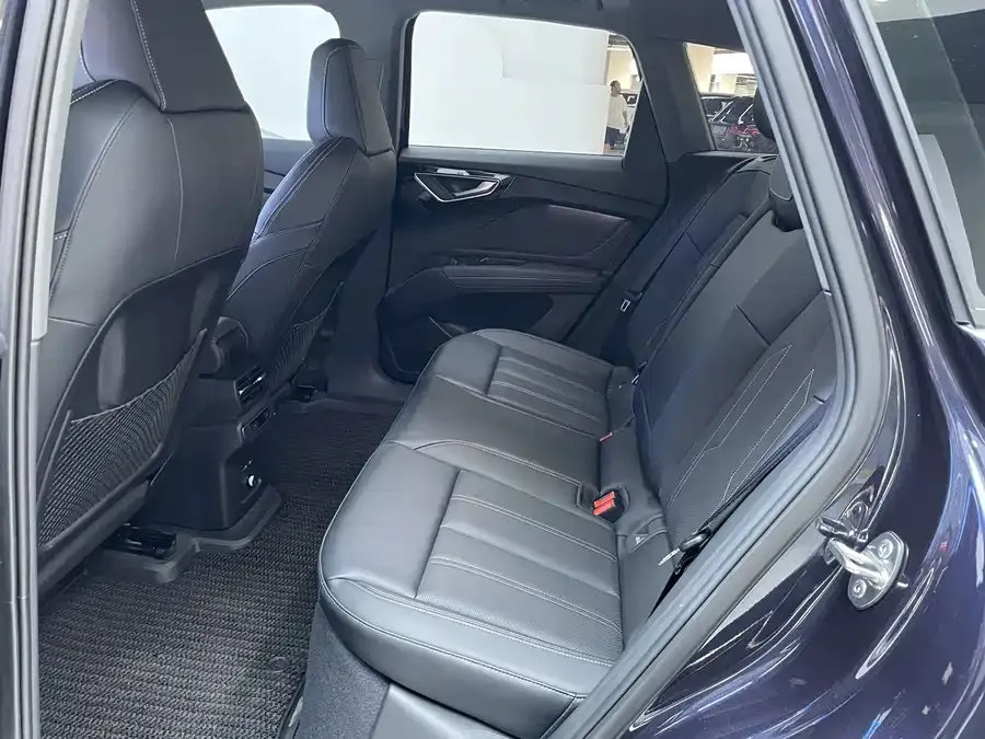 Audi Q4 e-tron 2024 40 e-tron Creative Edition 2025 — миниатюра 5
