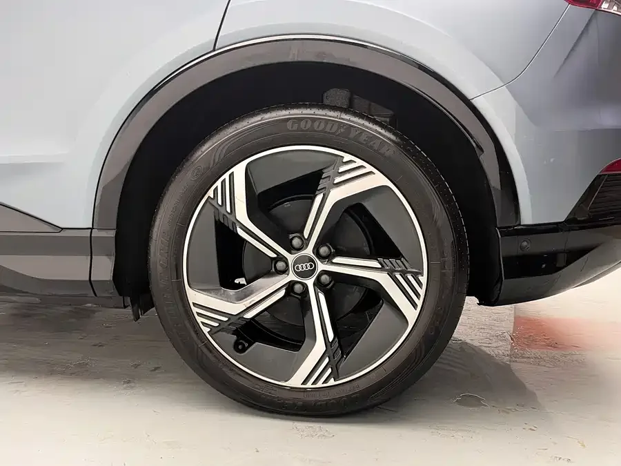 Audi Q4 e-tron 2022 40 e-tron Early Access Edition 2022 — миниатюра 4