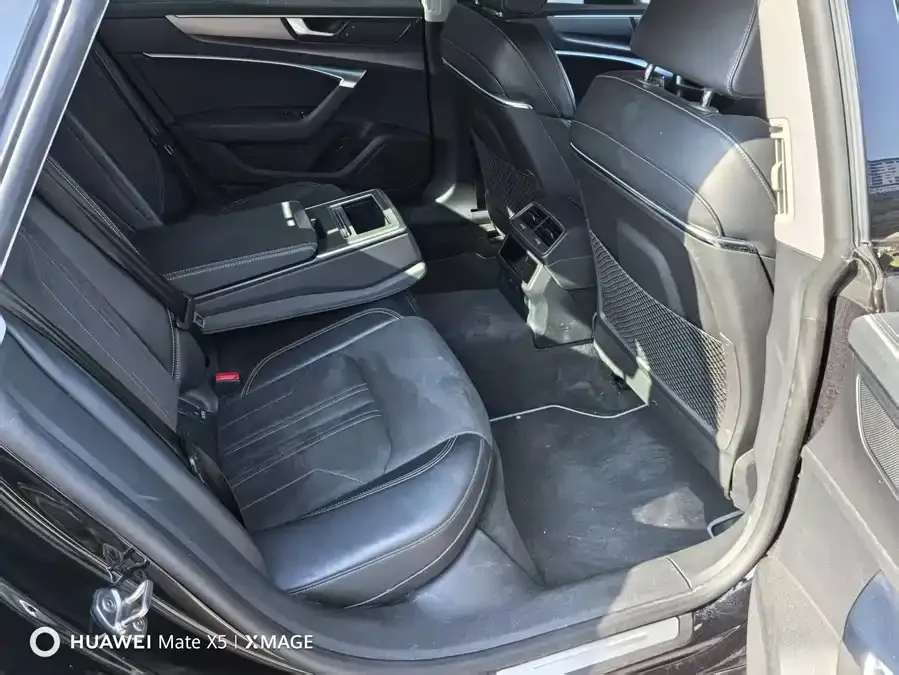 Audi A7L 2024 45TFSI S-line Dream Flow Crystal Set 2024 — миниатюра 4