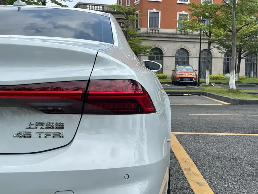Audi A7L 2022 45 TFSI S-line Dream New Edition 2023 — миниатюра 3