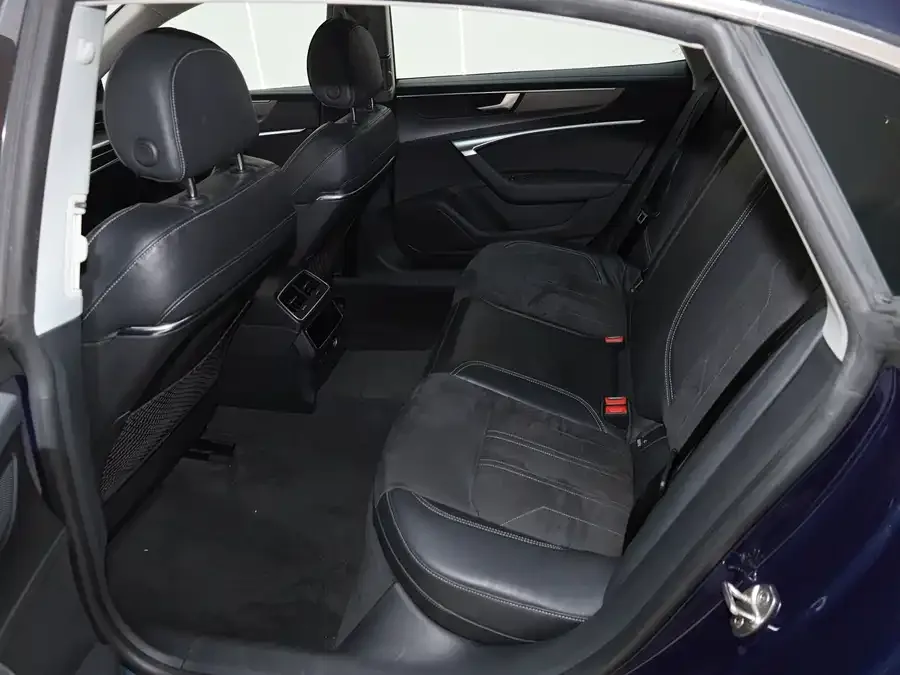 Audi A7L 2024 45TFSI S-line Dream Flow Crystal Set 2024 — миниатюра 4