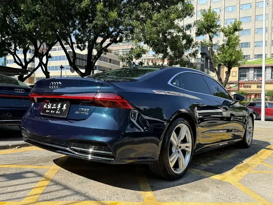 Audi A7L 2022 45 TFSI S-line Dream Future Edition 2023 — миниатюра 4