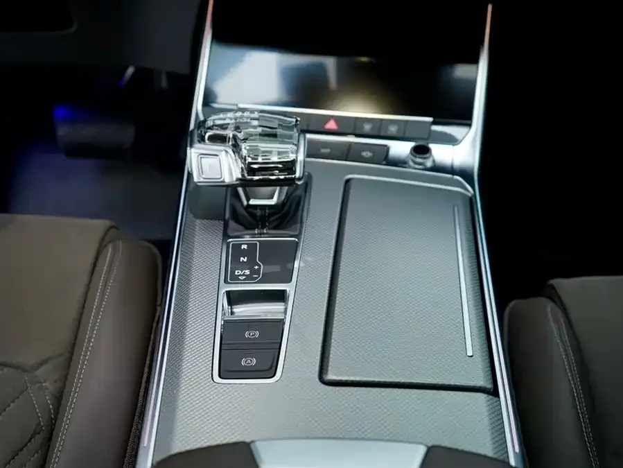 Audi A7L 2024 45TFSI quattro S-line Vision Flow Crystal Set 2023 — миниатюра 4