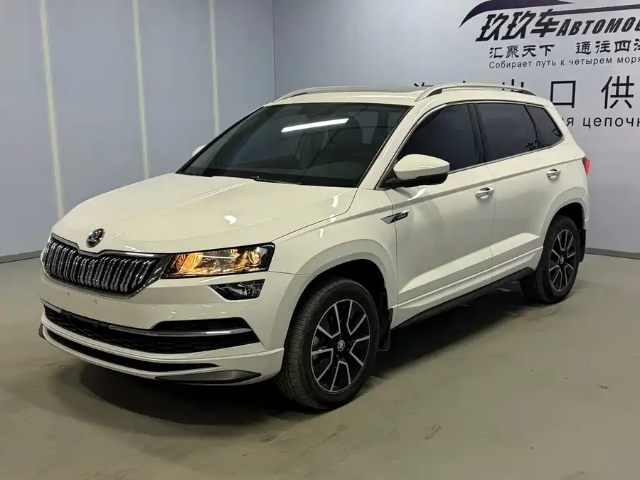 Skoda Karoq Korok 2021 TSI280 Deluxe Edition 2022 — фото 1, купить с доставкой в Москву