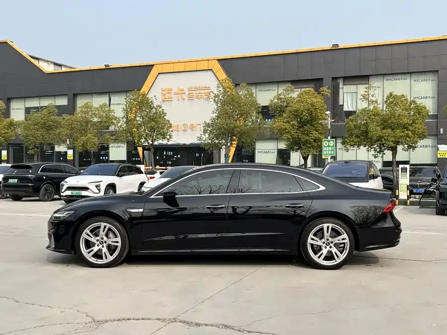 Audi A7L 2024 45TFSI quattro S-line Vision Flow Crystal Set 2024 — миниатюра 2