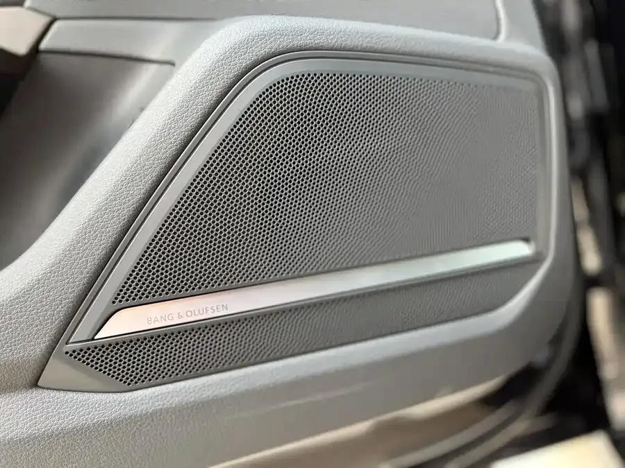 Audi A7L 2024 45TFSI quattro S-line Vision Flow Crystal Set 2024 — миниатюра 4