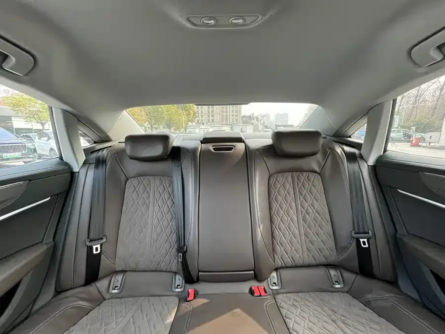 Audi A7L 2024 45TFSI quattro S-line Vision Flow Crystal Set 2024 — миниатюра 5