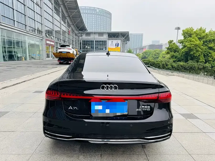 Audi A7L 2024 45 TFSI Luxury Edition 2024 — миниатюра 4