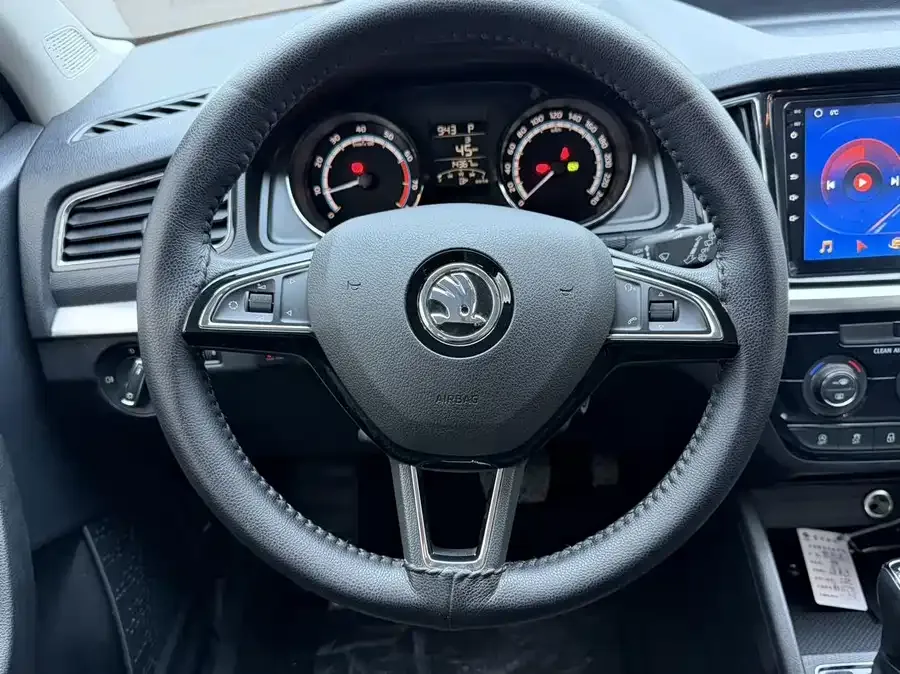 Skoda Kamiq Komic 2022 1.5L automatic comfort version 2023 — миниатюра 3