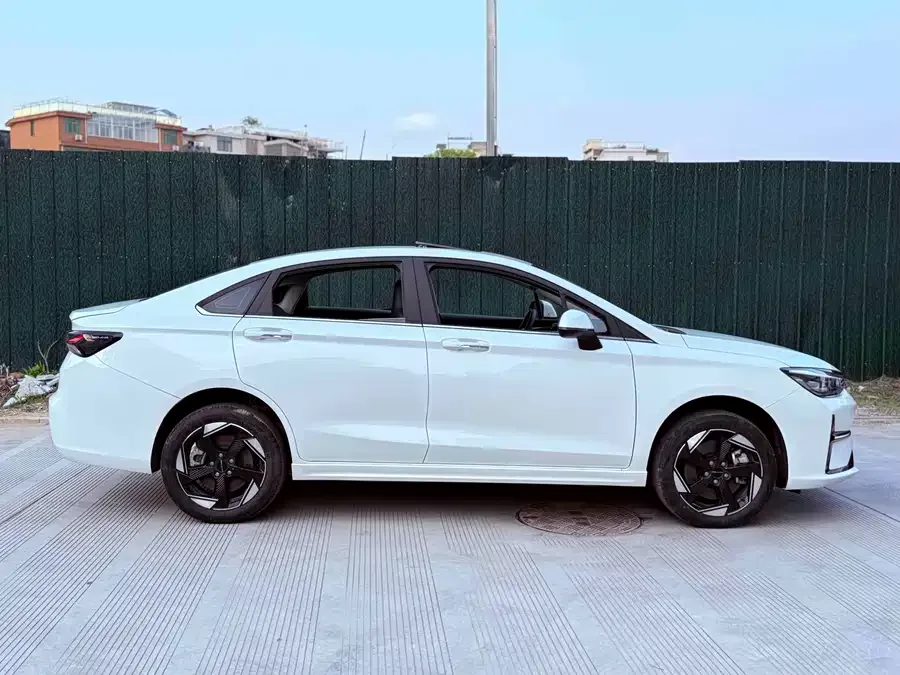 BAIC Beijing EU5 PLUS Beijing EU5 PLUS 2024 R500 Standard Travel Edition 2024 — миниатюра 3