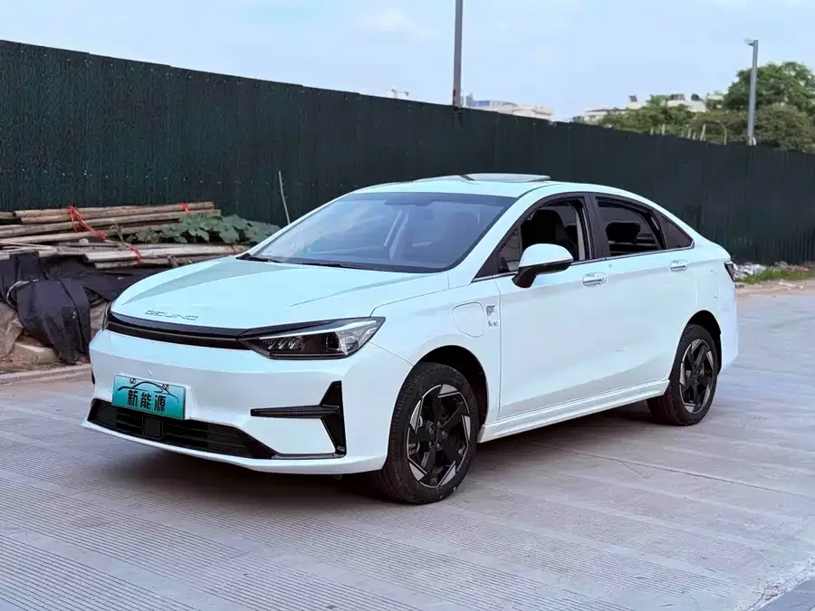 BAIC Beijing EU5 PLUS Beijing EU5 PLUS 2024 R500 Standard Travel Edition 2024 — фото 1, купить с доставкой в Москву