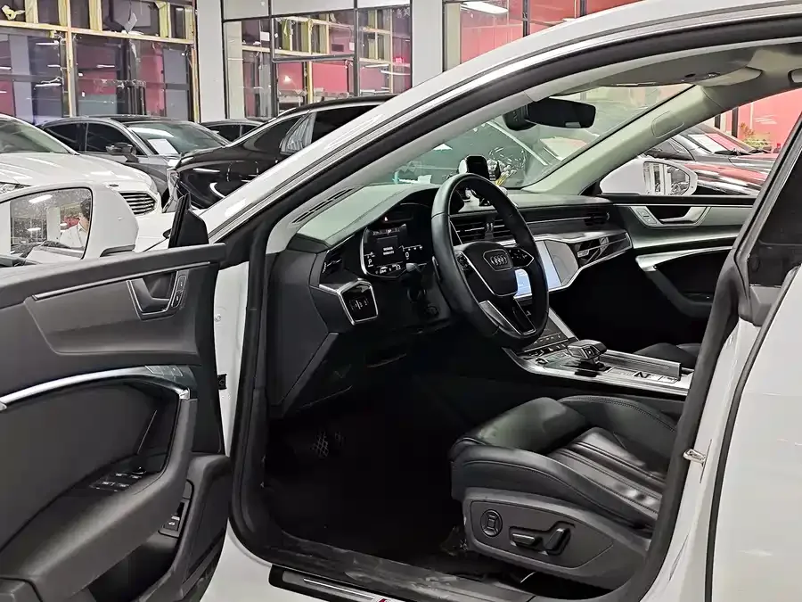 Audi A7 2023 40 TFSI luxury model 2023 — миниатюра 3