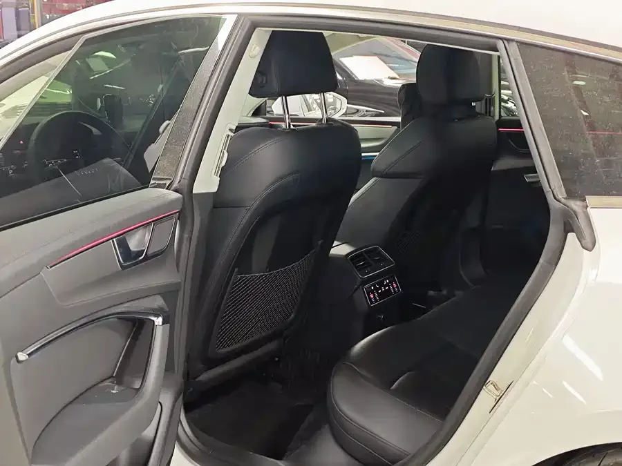 Audi A7 2023 40 TFSI luxury model 2023 — миниатюра 4