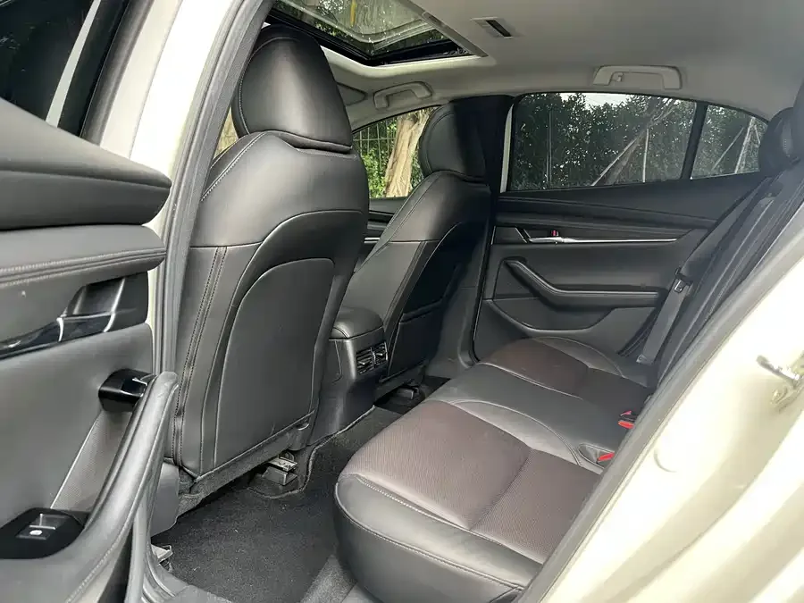 Mazda Axela Mazda 3 Angkesaila 2022 2.0L Automatic Elegant Black Edition 2022 — миниатюра 5