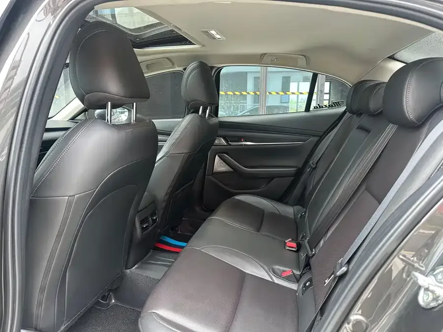 Mazda Axela Mazda3 Angkesela 2022 2.0L automatic quality version 2022 — миниатюра 2