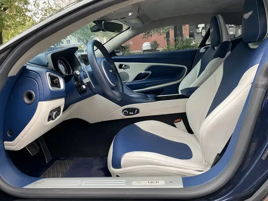 Aston Martin DB11 2022 4.0T V8 Coupe 2022 — миниатюра 2