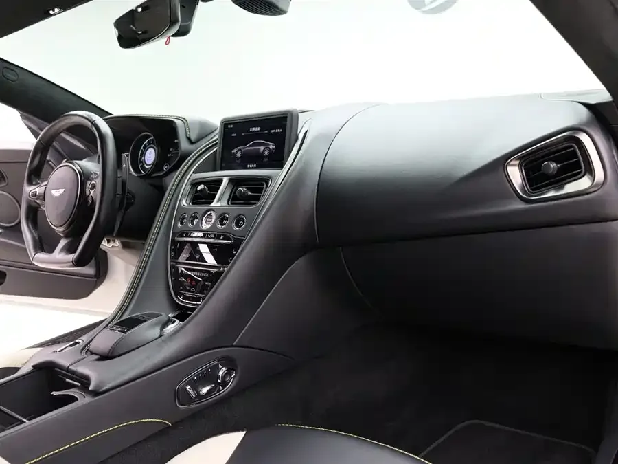 Aston Martin DB11 2022 4.0T V8 Coupe 2022 — миниатюра 4