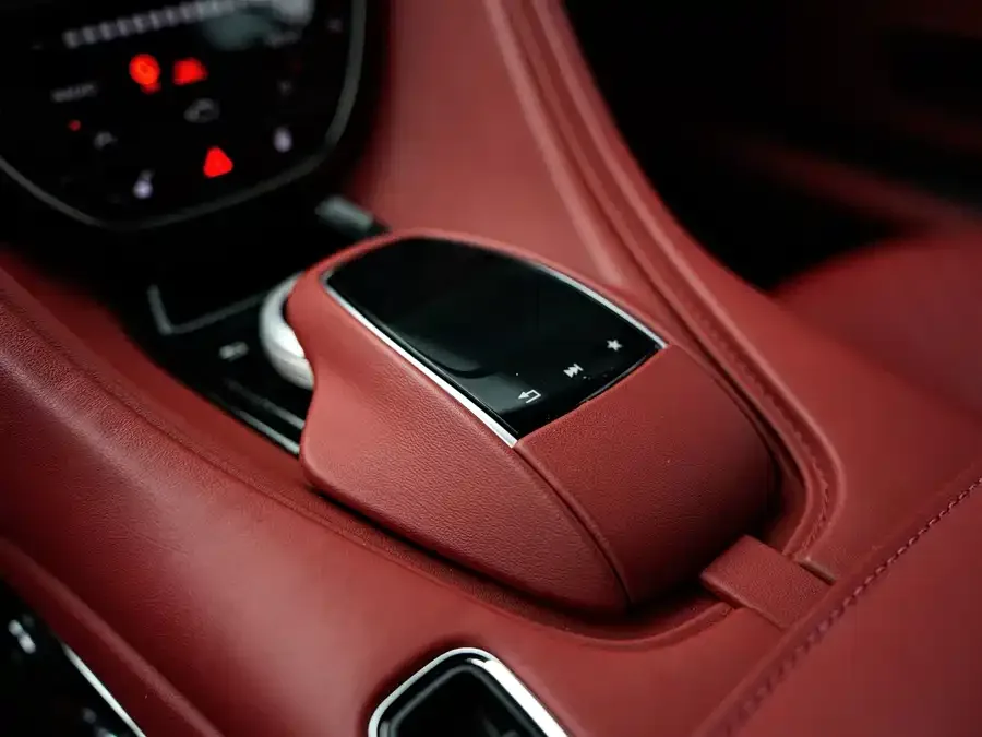 Aston Martin DB11 2020 4.0T V8 Coupe 2022 — миниатюра 5