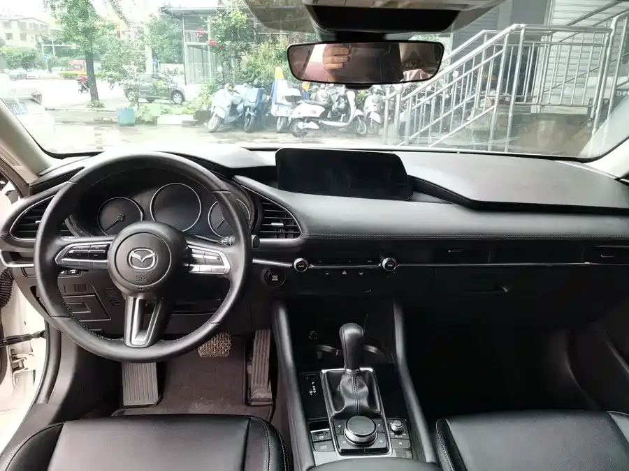 Mazda Axela Mazda 3 Angkesaila 2023 2.0L Automatic Quality Edition 2023 — миниатюра 3