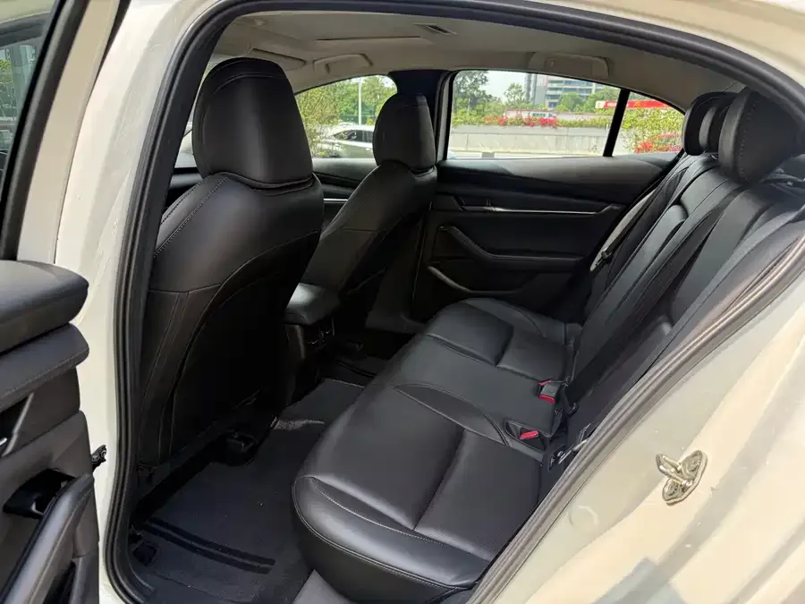 Mazda Axela Mazda 3 Angkesaila 2023 2.0L Automatic Elegant Edition 2024 — миниатюра 2