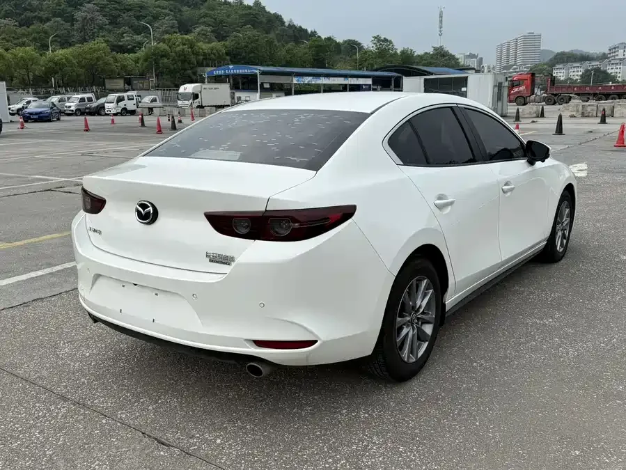 Mazda Axela Mazda3 Angkesela 2021 2.0L automatic quality version 2022 — миниатюра 3