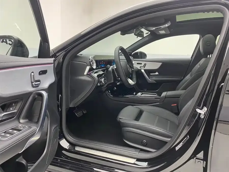 Mercedes-Benz A-Class AMG Mercedes-Benz A-Class AMG 2025 facelift AMG A 35 L 4MATIC 2026 — миниатюра 5