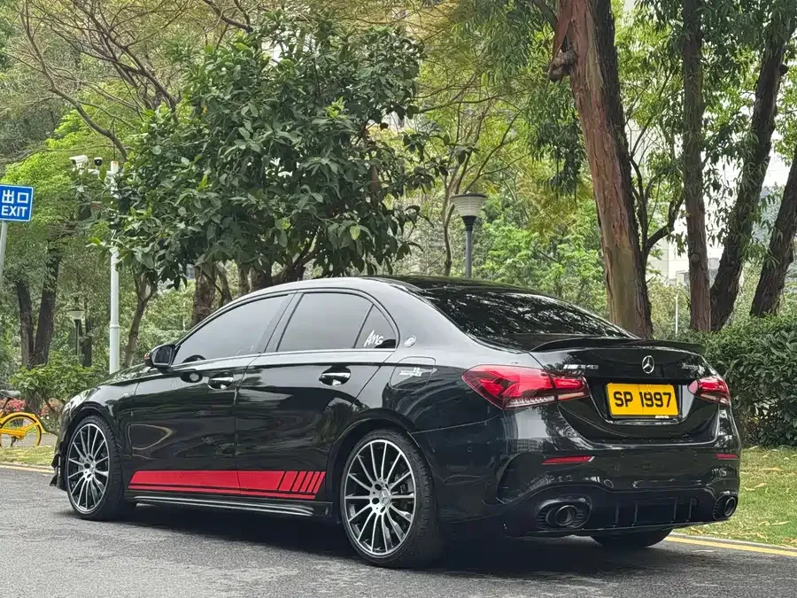Mercedes-Benz A-Class AMG Mercedes-Benz A-Class AMG 2023 AMG A 35 L 4MATIC 2023 — миниатюра 5