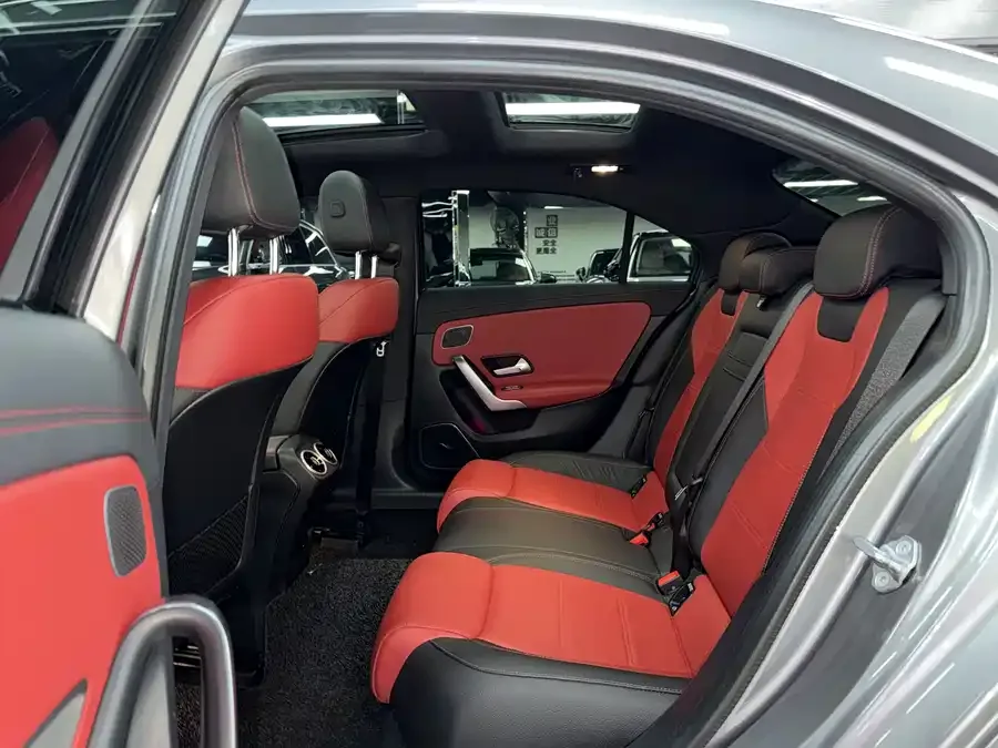 Mercedes-Benz A-Class AMG Mercedes-Benz A-Class AMG 2023 AMG A 35 L 4MATIC 2023 — миниатюра 3