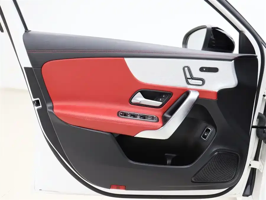 Mercedes-Benz A-Class AMG Mercedes-Benz A-Class AMG 2023 AMG A 35 L 4MATIC 2023 — миниатюра 2